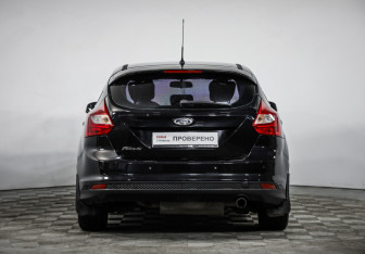 Подержанный автомобиль Ford Focus Hatchback 2012 года (6 фото)