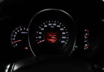 Подержанный автомобиль Kia Rio Sedan 2016 года (12 фото)