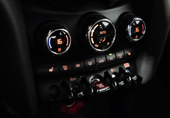 Подержанный автомобиль MINI Hatch 2019 года (18 фото)