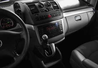 Подержанный автомобиль Mercedes-Benz Viano 2007 года (19 фото)