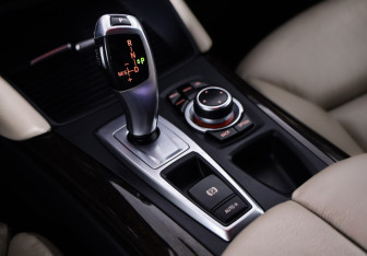 Подержанный автомобиль BMW X6 2014 года (18 фото)