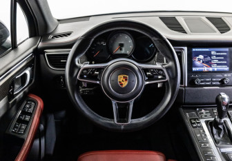 Подержанный автомобиль Porsche Macan 2016 года (20 фото)