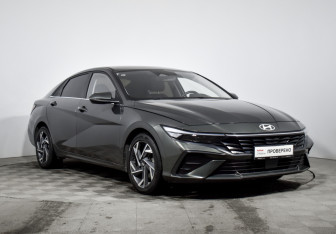 Подержанный автомобиль Hyundai Elantra Sedan 2024 года (3 фото)
