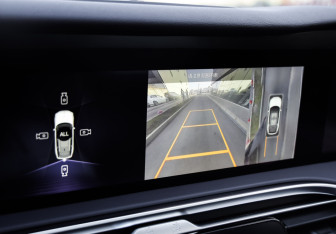 Подержанный автомобиль Hongqi E-HS9 2021 года (19 фото)