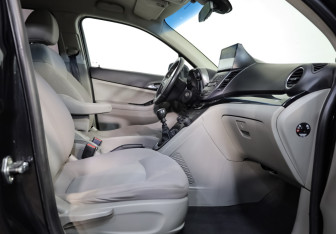 Подержанный автомобиль Chevrolet Orlando 2012 года (21 фото)