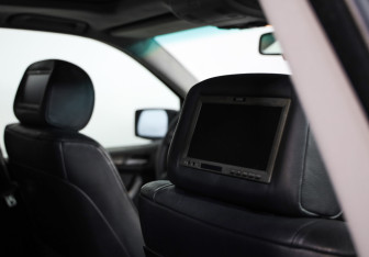 Подержанный автомобиль BMW X5 2005 года (22 фото)