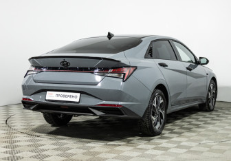 Подержанный автомобиль Hyundai Elantra Sedan 2021 года (5 фото)