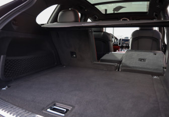 Подержанный автомобиль Porsche Cayenne 2014 года (38 фото)