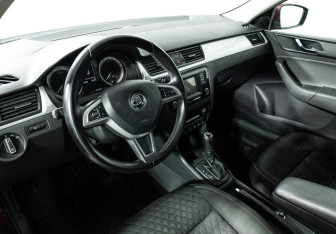 Подержанный автомобиль Skoda Rapid Liftback 2016 года (11 фото)