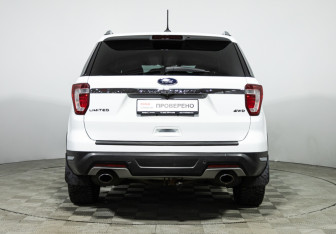 Подержанный автомобиль Ford Explorer 2018 года (6 фото)