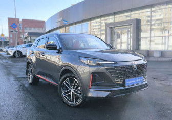 Подержанный автомобиль Changan UNI-S 2024 года (3 фото)