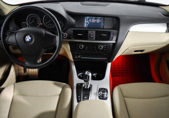 Подержанный автомобиль BMW X3 2011 года (13 фото)