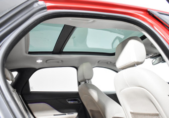 Подержанный автомобиль Jaguar F-Pace 2016 года (22 фото)