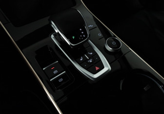 Подержанный автомобиль Omoda C5 2023 года (17 фото)