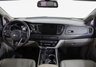 Подержанный автомобиль Kia Carnival 2018 года (9 фото)