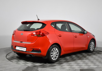 Подержанный автомобиль Kia Ceed Hatchback 2015 года (5 фото)