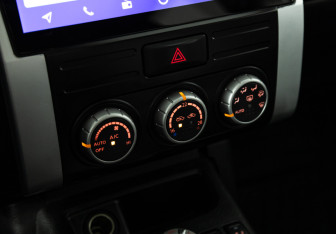 Подержанный автомобиль Nissan X-Trail 2013 года (16 фото)