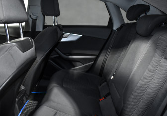 Подержанный автомобиль Audi A4 Sedan 2015 года (13 фото)