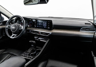 Подержанный автомобиль Kia K5 2021 года (11 фото)