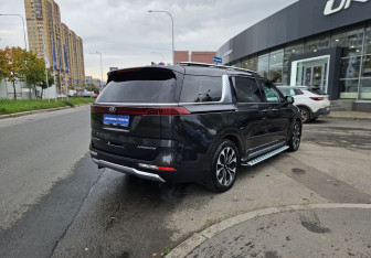 Подержанный автомобиль Kia Carnival 2020 года (4 фото)