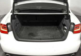 Подержанный автомобиль Audi A6 Sedan 2011 года (21 фото)