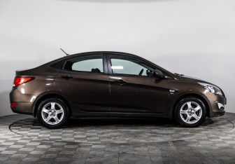 Подержанный автомобиль Hyundai Solaris Sedan 2015 года (4 фото)