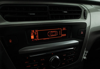 Подержанный автомобиль Citroen C-Elysee 2013 года (15 фото)