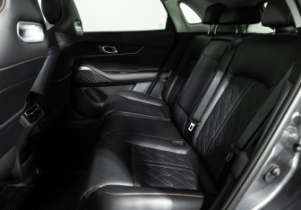 Подержанный автомобиль Changan UNI-K 2023 года (10 фото)