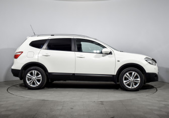 Подержанный автомобиль Nissan Qashqai+2 2013 года (4 фото)