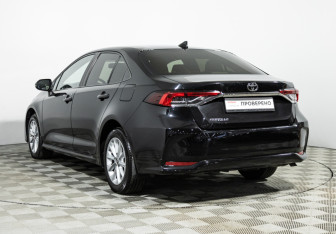 Подержанный автомобиль Toyota Corolla Sedan 2019 года (7 фото)