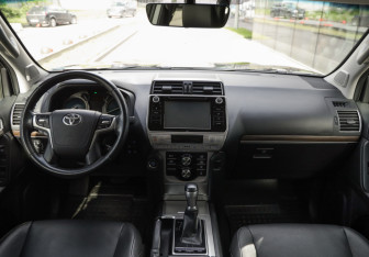Подержанный автомобиль Toyota Land Cruiser Prado 2018 года (11 фото)