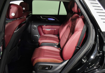 Подержанный автомобиль Hongqi E-HS9 2021 года (11 фото)