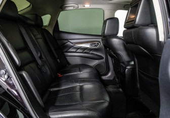 Подержанный автомобиль Infiniti M Sedan 2012 года (26 фото)