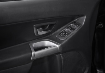 Подержанный автомобиль Volvo XC90 2002 года (16 фото)