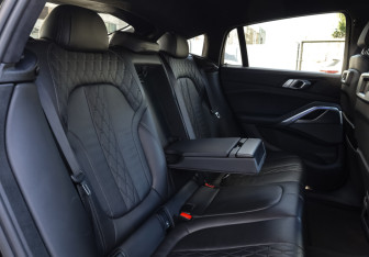 Подержанный автомобиль BMW X6 2021 года (16 фото)