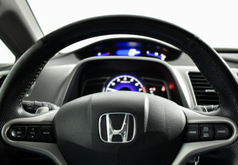 Подержанный автомобиль Honda Civic Sedan 2009 года (14 фото)