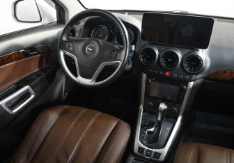 Подержанный автомобиль Opel Antara 2014 года (8 фото)