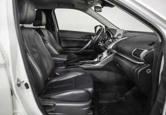 Подержанный автомобиль Mitsubishi Eclipse Cross 2018 года (23 фото)