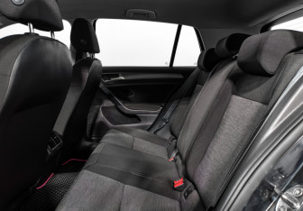Подержанный автомобиль Volkswagen Golf Hatchback 2014 года (12 фото)