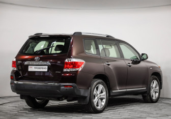 Подержанный автомобиль Toyota Highlander 2011 года (5 фото)