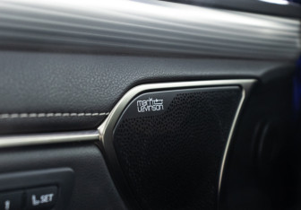 Подержанный автомобиль Lexus ES 2019 года (27 фото)