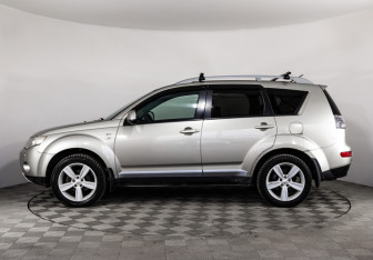 Подержанный автомобиль Mitsubishi Outlander 2007 года (8 фото)