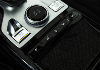 Подержанный автомобиль Hongqi HS5 2021 года (19 фото)