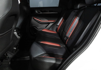 Подержанный автомобиль Geely Coolray 2023 года (10 фото)