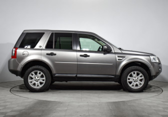 Подержанный автомобиль Land Rover Freelander 2010 года (4 фото)