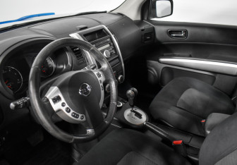 Подержанный автомобиль Nissan X-Trail 2011 года (9 фото)