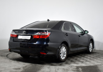Подержанный автомобиль Toyota Camry Sedan 2017 года (5 фото)
