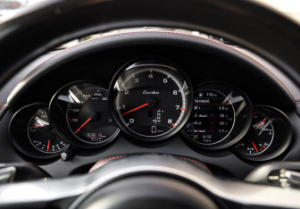 Подержанный автомобиль Porsche Cayenne 2014 года (15 фото)