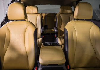 Подержанный автомобиль Kia Carnival 2021 года (34 фото)