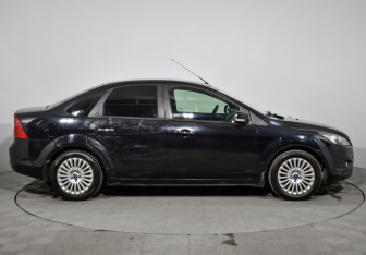 Подержанный автомобиль Ford Focus Sedan 2011 года (4 фото)